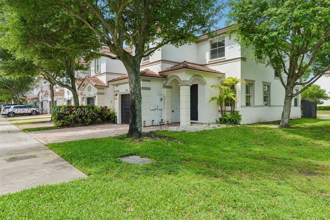 8188 Nw 108th Pl - Photo 3 of 37
