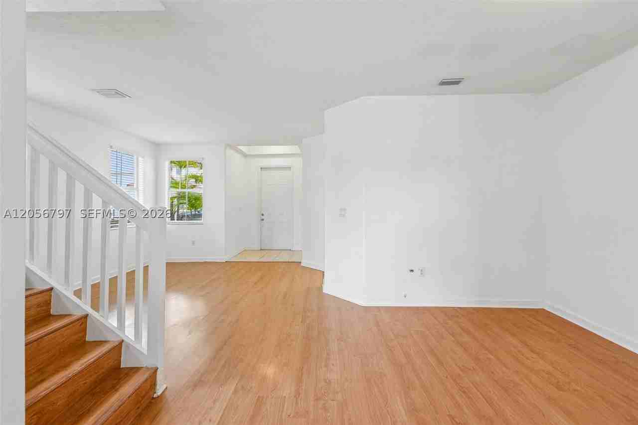 8188 Nw 108th Pl - Photo 5 of 37