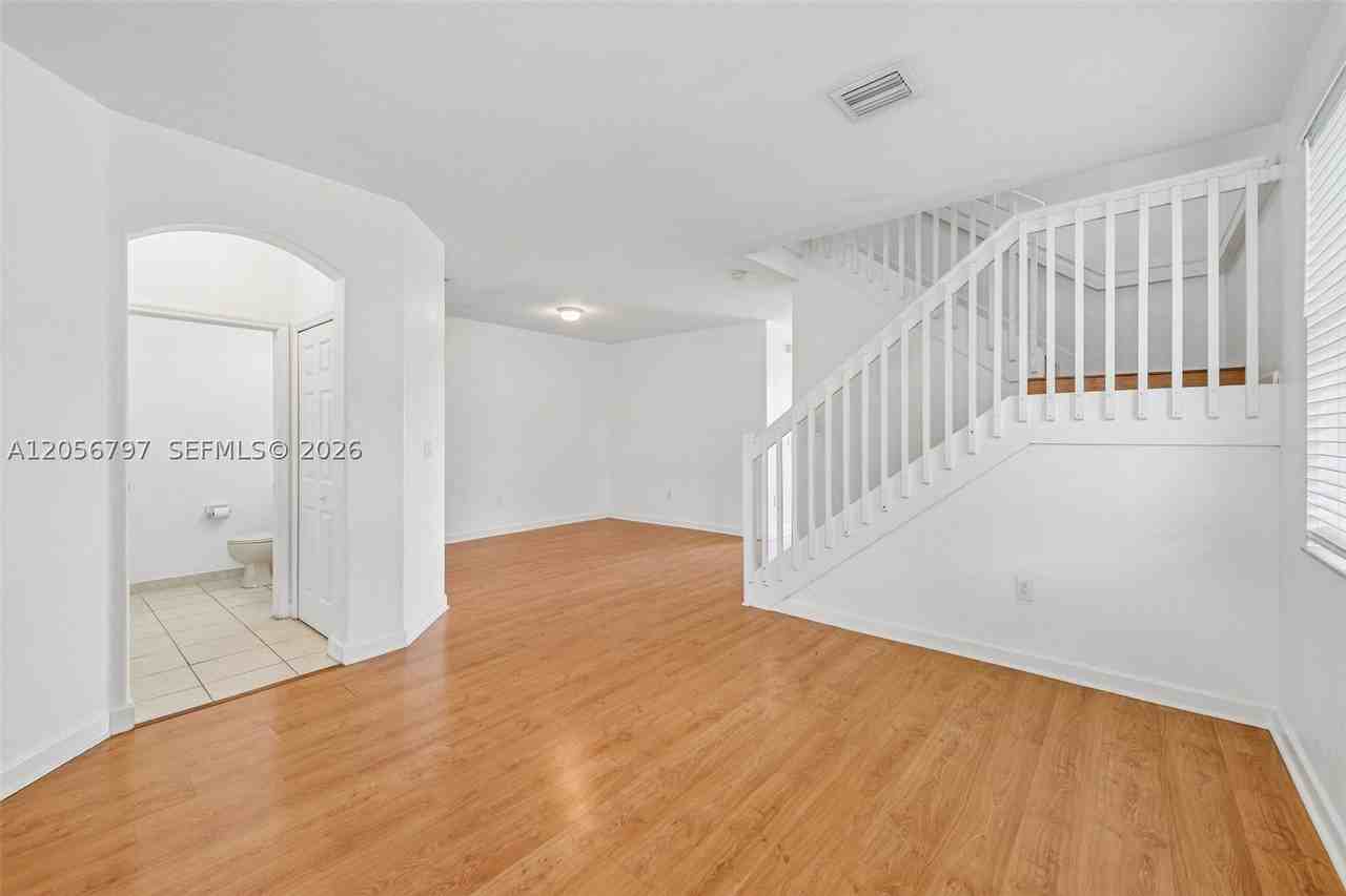 8188 Nw 108th Pl - Photo 7 of 37