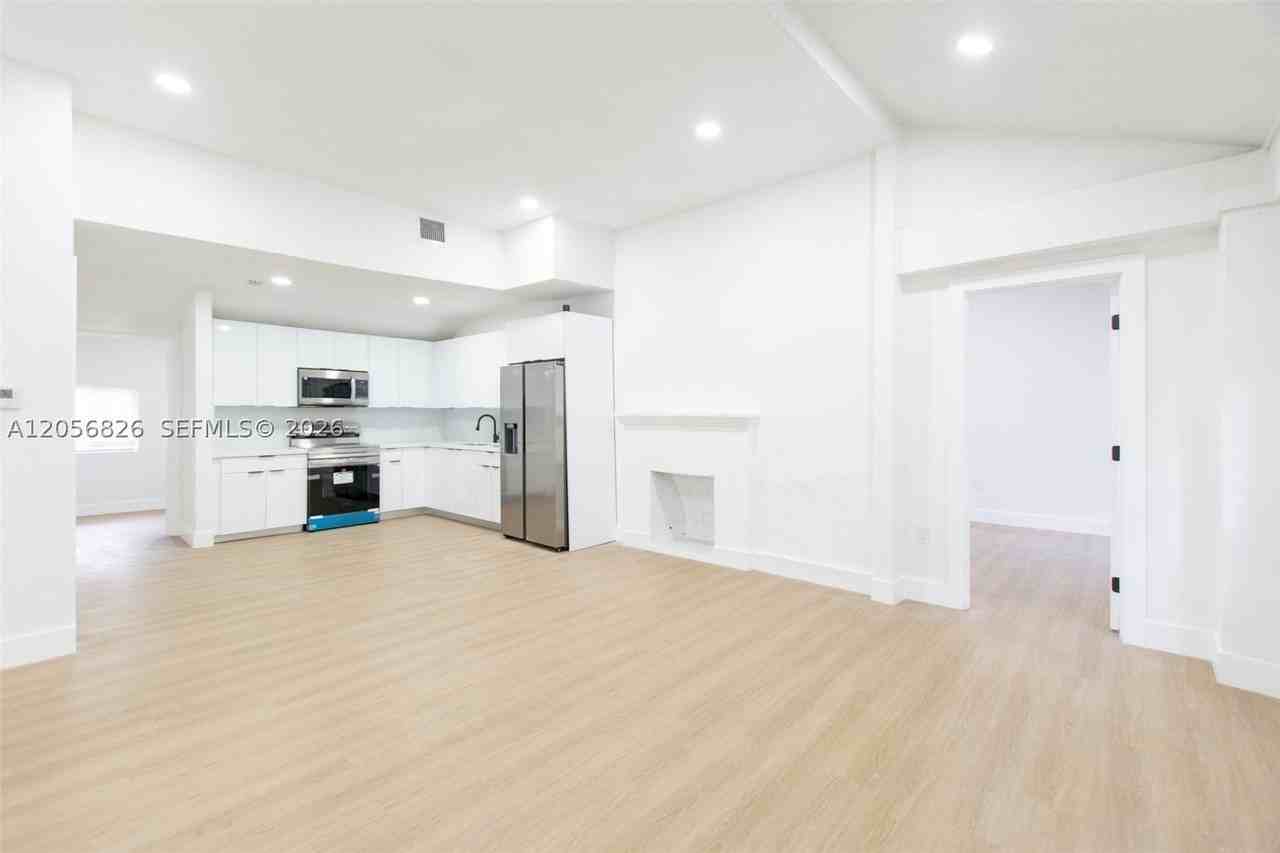 2324 Nw 14th Ave #0 - Photo 5 of 20
