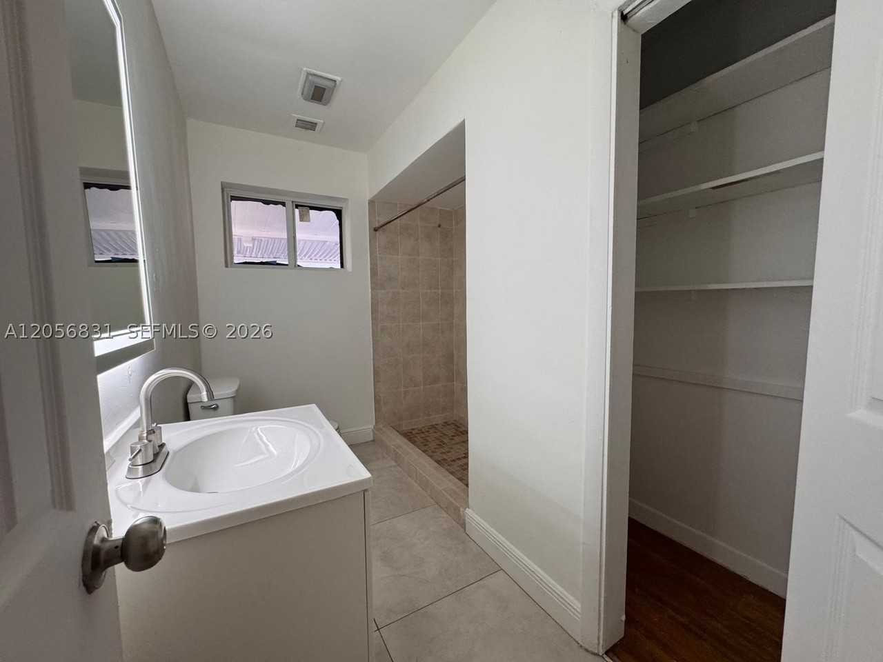 2803 Sw 26th St #B - Photo 7 of 9