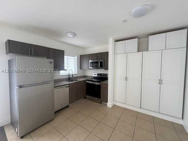 920 Se 2nd Ave #7 - Photo 3 of 12