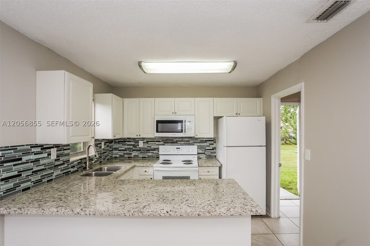 14971 Sw 304th St - Photo 4 of 15