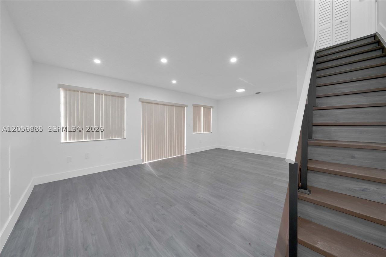 1535 Sw 122nd Ave #3-7 - Photo 4 of 30