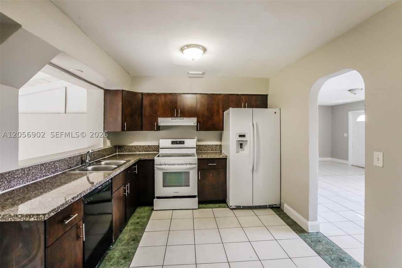 7171 Sw 10th Ct - Photo 5 of 18