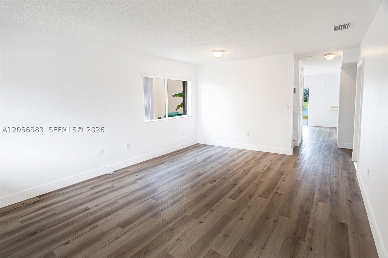 8949 Sw 214th St #8949 - Photo 5 of 33