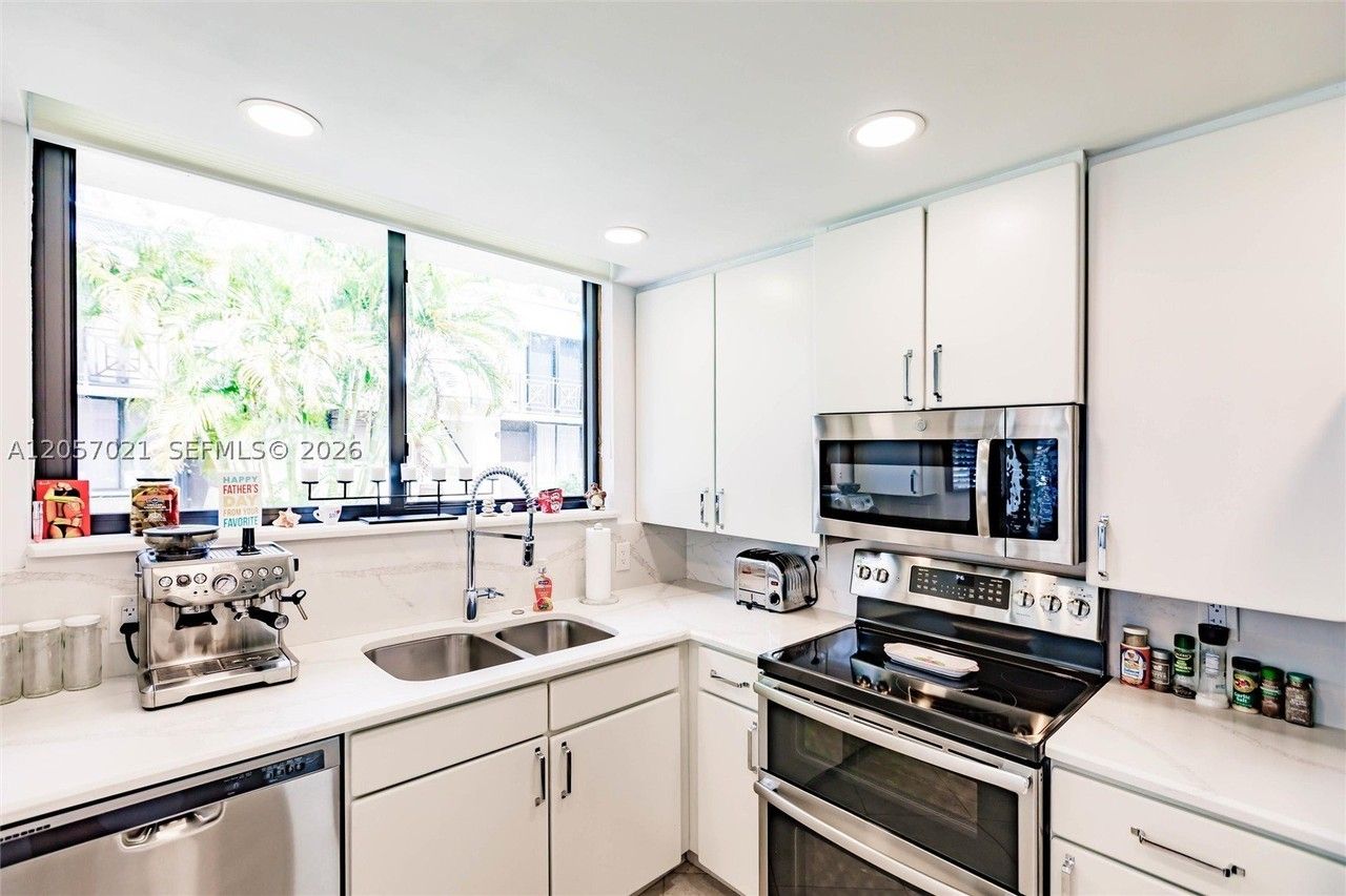 1586 S Ocean Ln #125 - Photo 7 of 19
