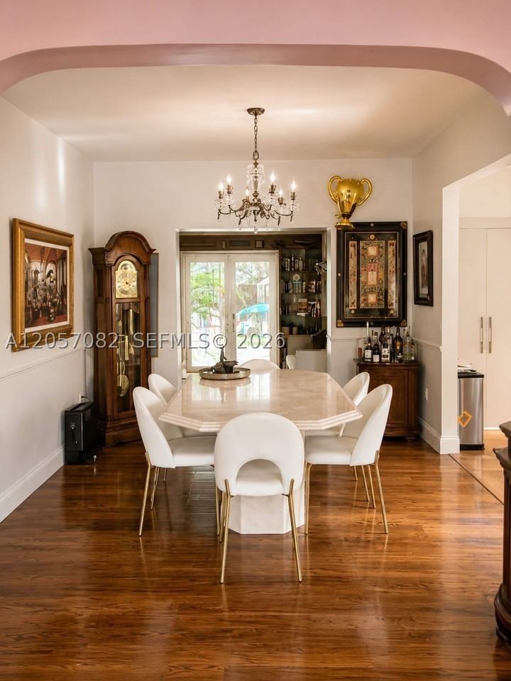 1720 Sw 11th Ter - Photo 3 of 19