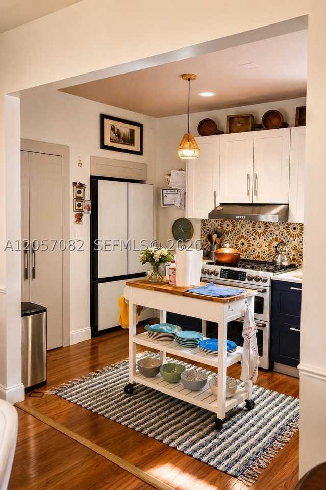 1720 Sw 11th Ter - Photo 5 of 19