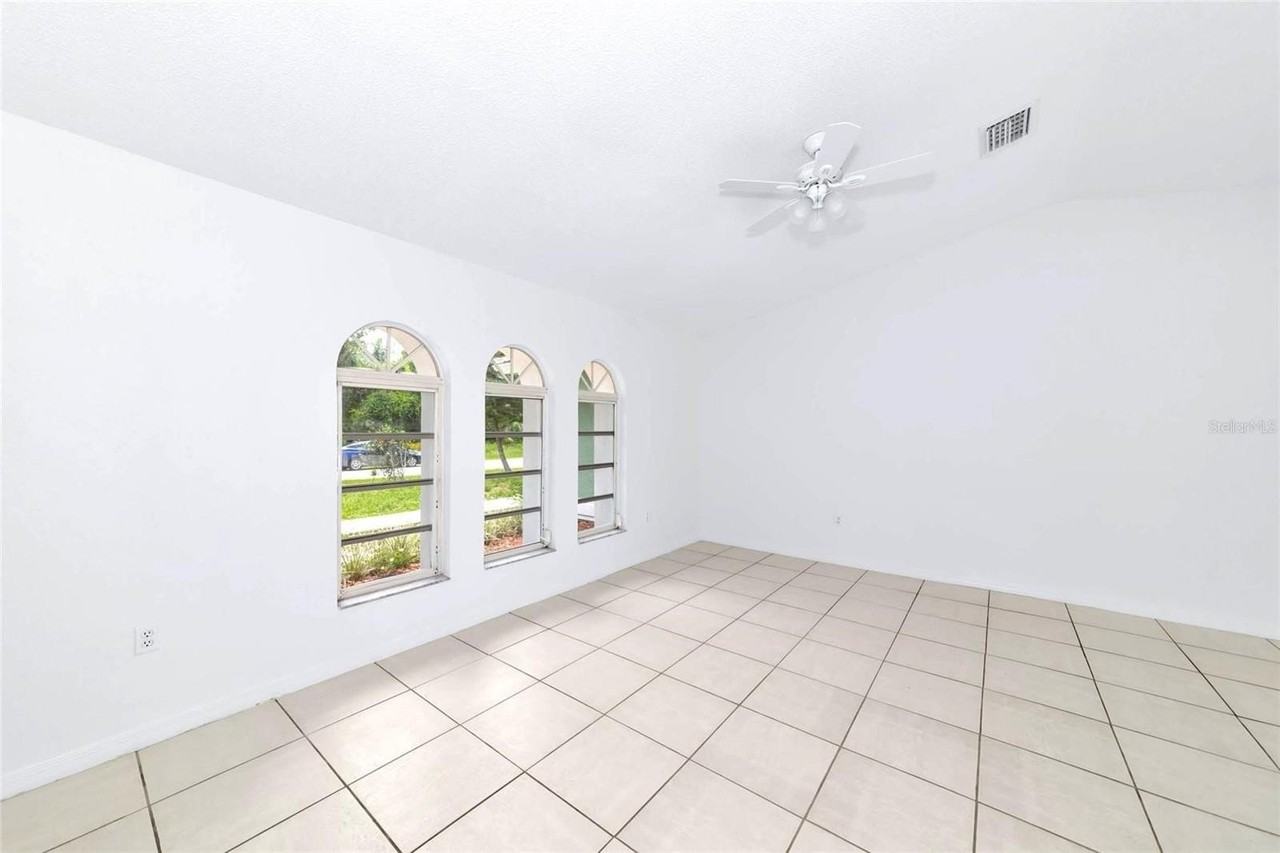 4819 Wecoma Ave - Photo 4 of 18