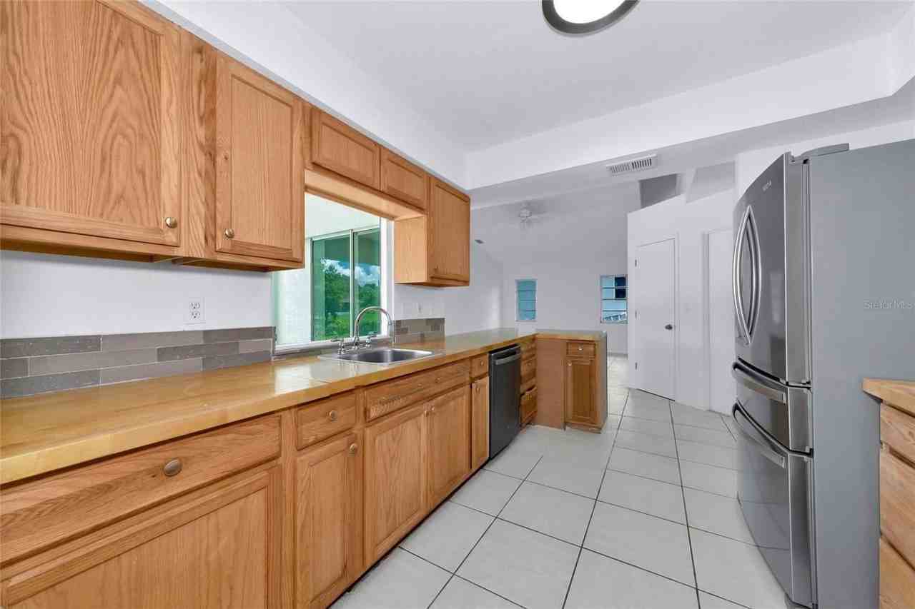 4819 Wecoma Ave - Photo 5 of 18