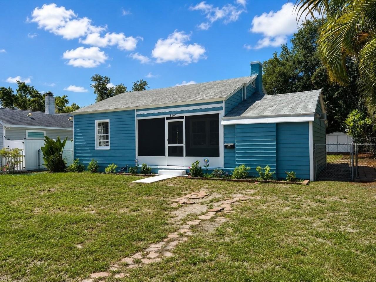 3209 Avenue A W - Photo 3 of 25