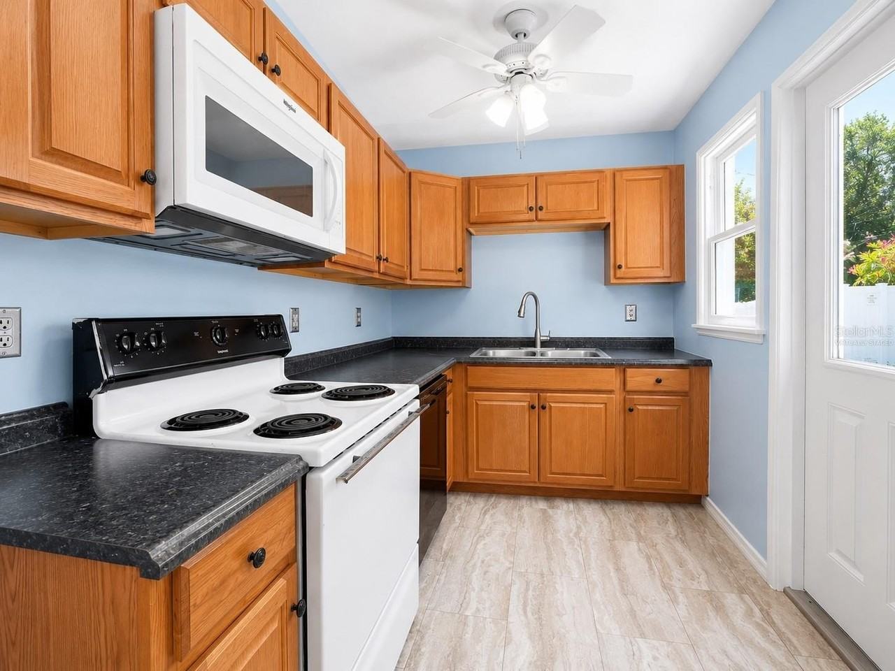 3209 Avenue A W - Photo 7 of 25