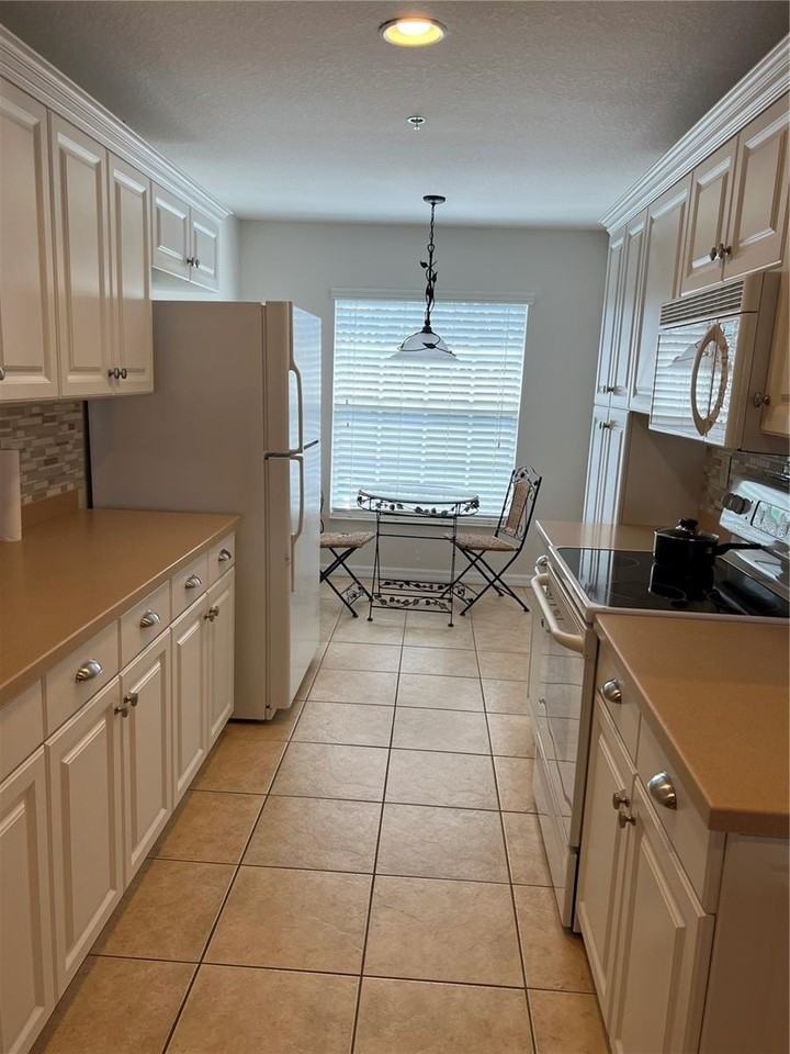 7060 Strand Cir #7060 - Photo 6 of 23