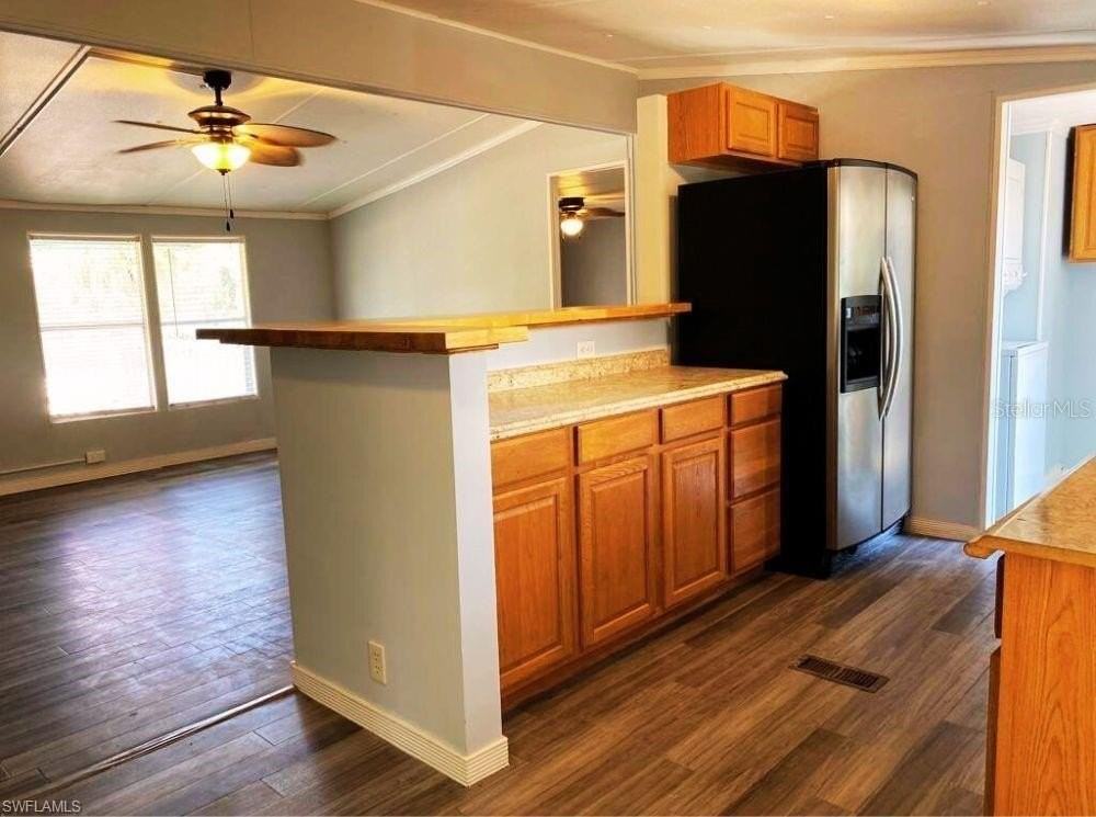 1281 Richmond Ave - Photo 3 of 19