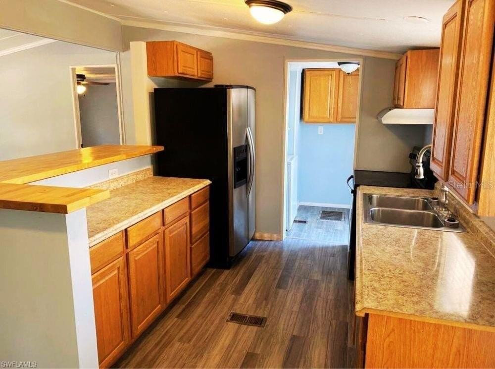 1281 Richmond Ave - Photo 6 of 19
