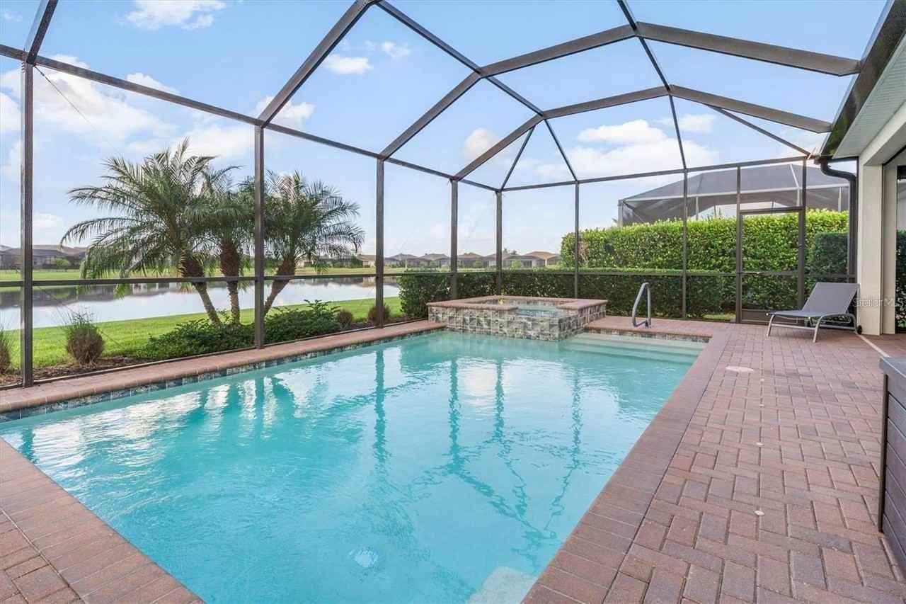 15153 Spanish Point Dr - Photo 3 of 30