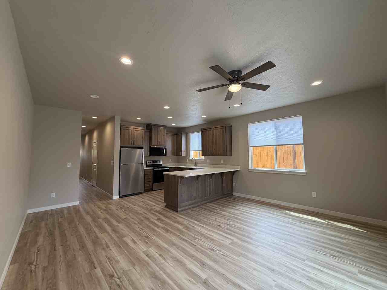 4025 Filbert Ave Ne #4025 - Photo 6 of 39