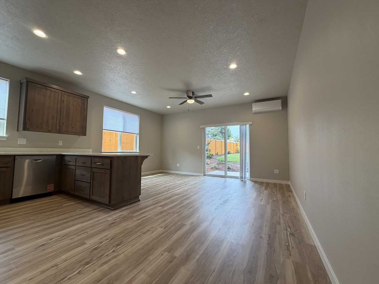 4035 Filbert Ave Ne #4035 - Photo 5 of 40