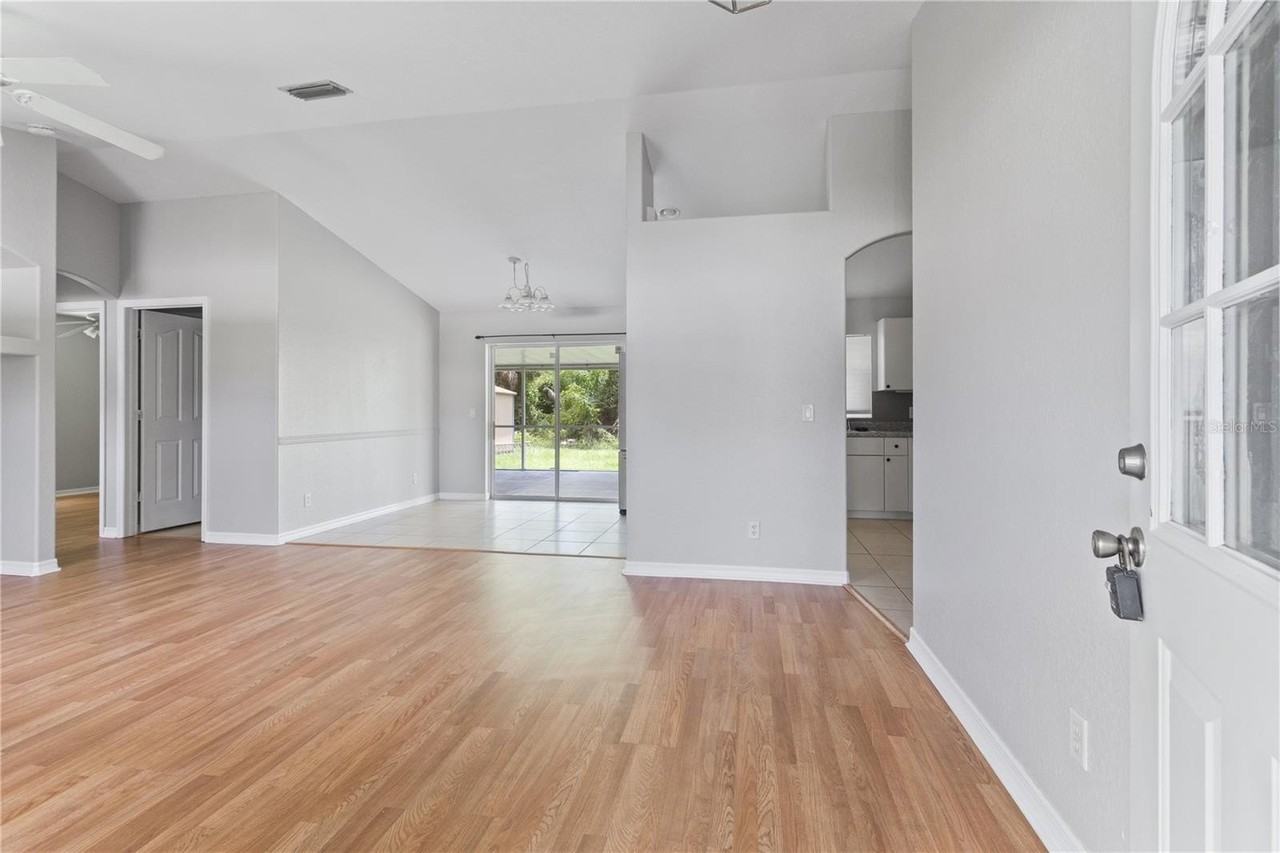 2745 Nellie Ln - Photo 6 of 38
