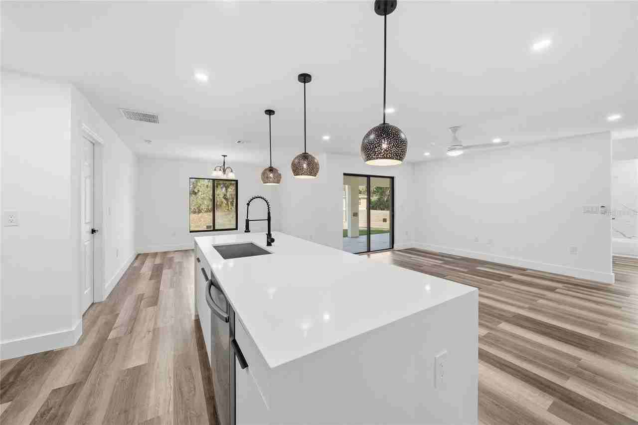 15468 Chamberlain Blvd - Photo 4 of 21