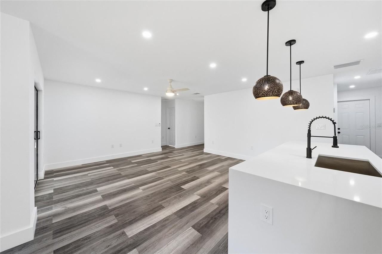 15468 Chamberlain Blvd - Photo 5 of 21