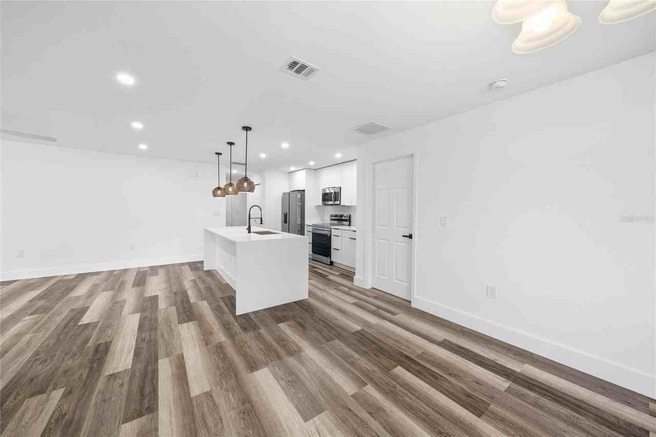 15468 Chamberlain Blvd - Photo 7 of 21