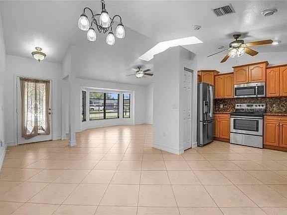 367 Mendoza St - Photo 5 of 24