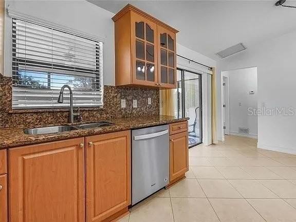 367 Mendoza St - Photo 7 of 24
