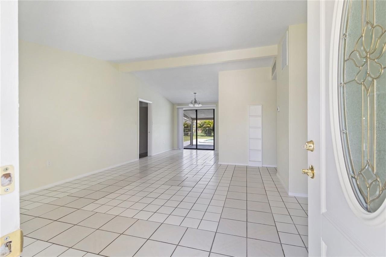 22312 Lasalle Rd - Photo 5 of 39