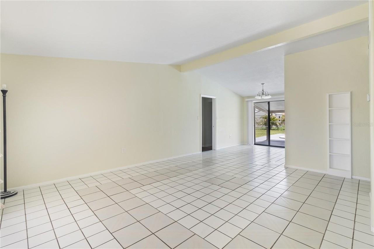 22312 Lasalle Rd - Photo 6 of 39