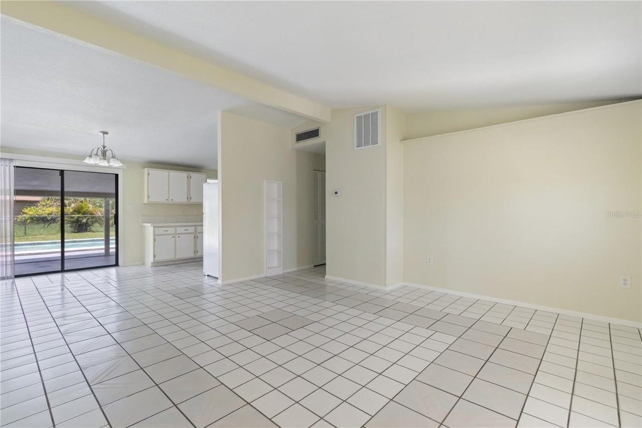 22312 Lasalle Rd - Photo 7 of 39