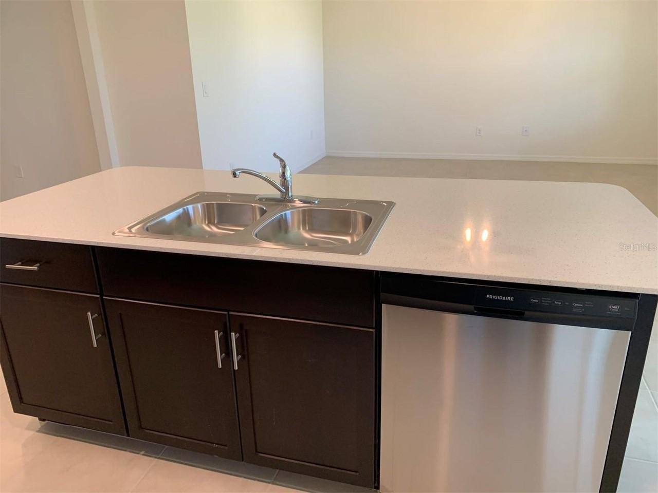 341 Tandil St - Photo 4 of 15