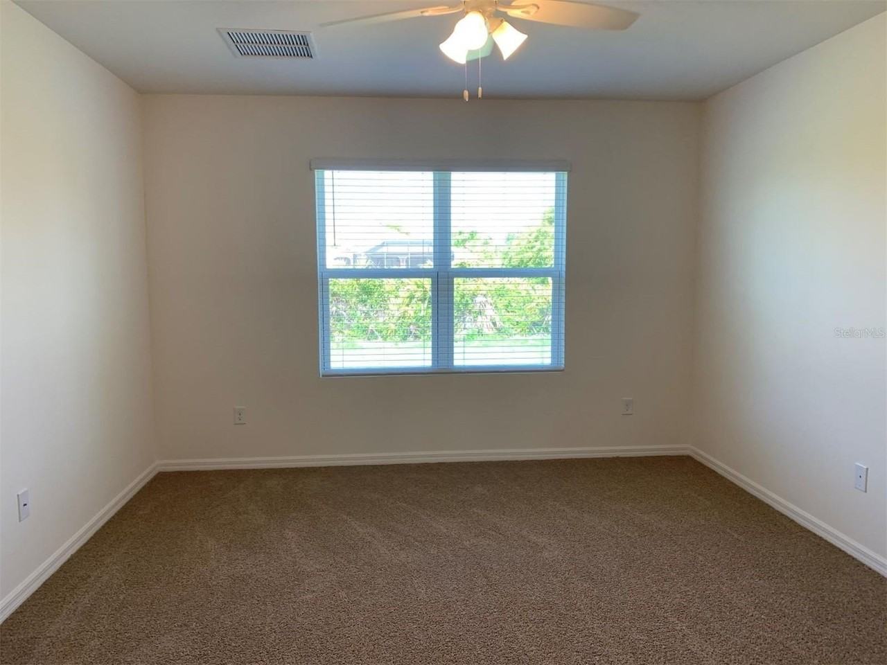 341 Tandil St - Photo 7 of 15