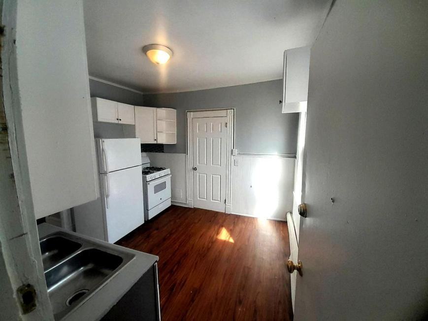 205 Jefferson St - Photo 4 of 10