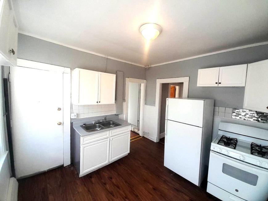 205 Jefferson St - Photo 5 of 10