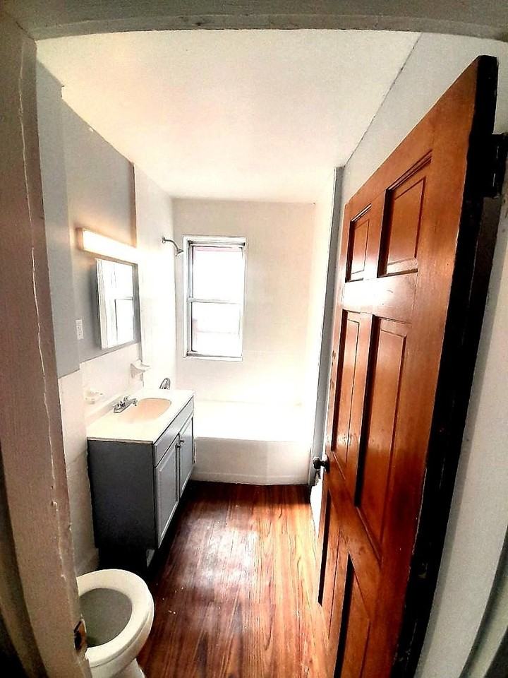 205 Jefferson St - Photo 7 of 10