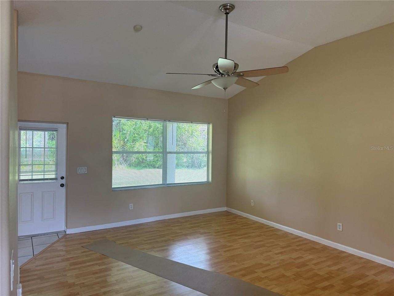 18 Poinbury Dr - Photo 4 of 23