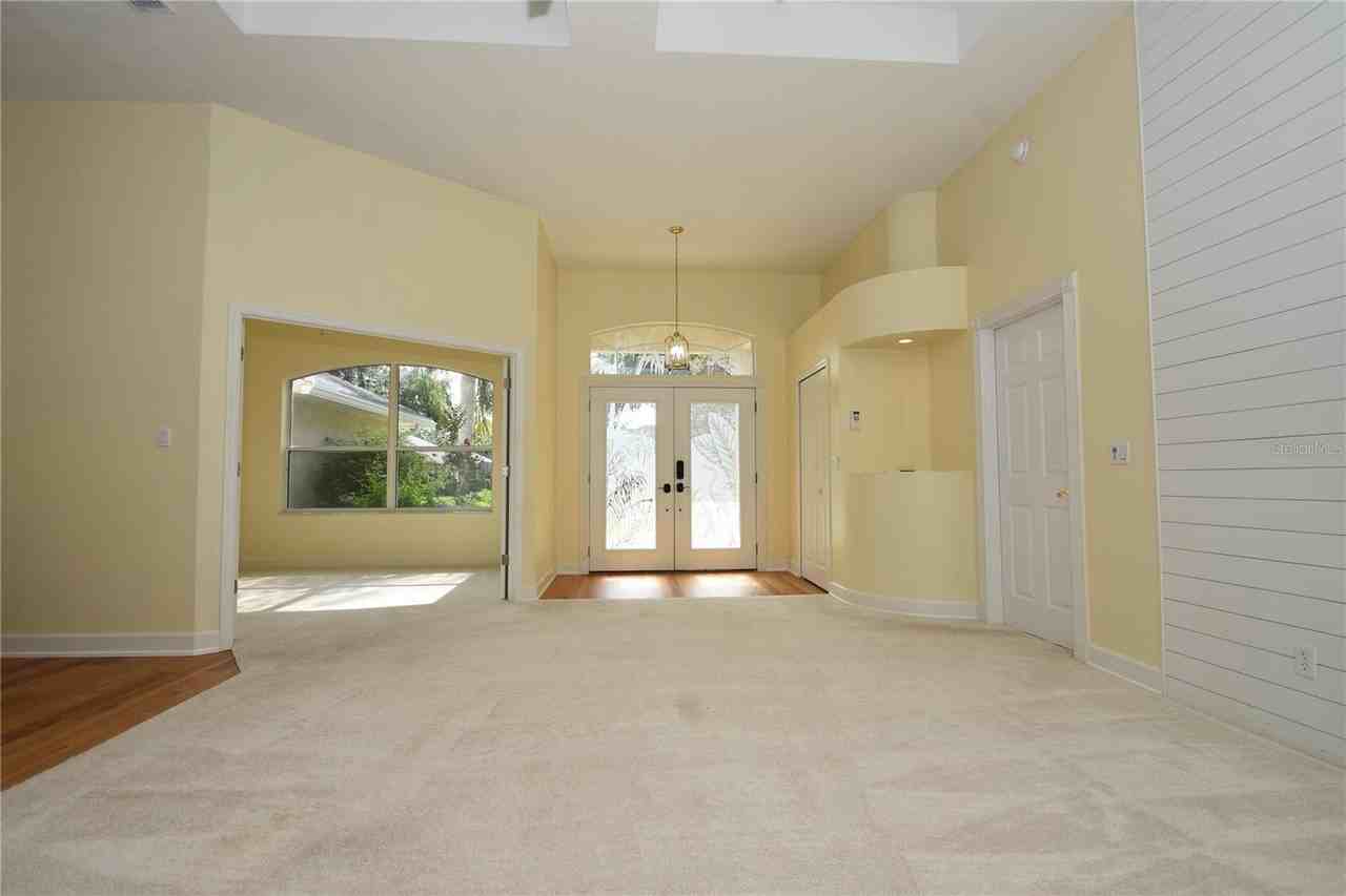 1216 Hampstead Ln - Photo 3 of 38