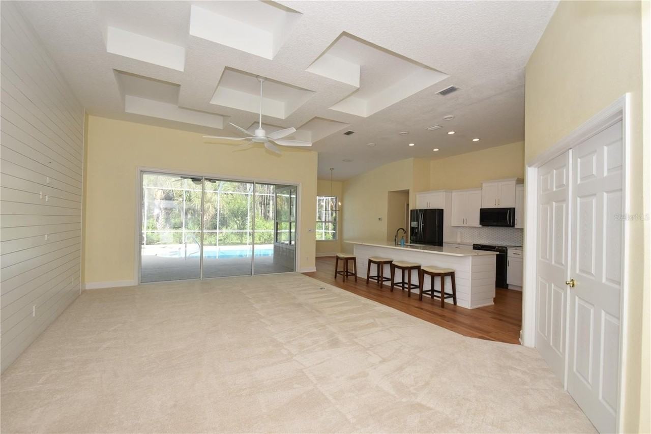 1216 Hampstead Ln - Photo 4 of 38