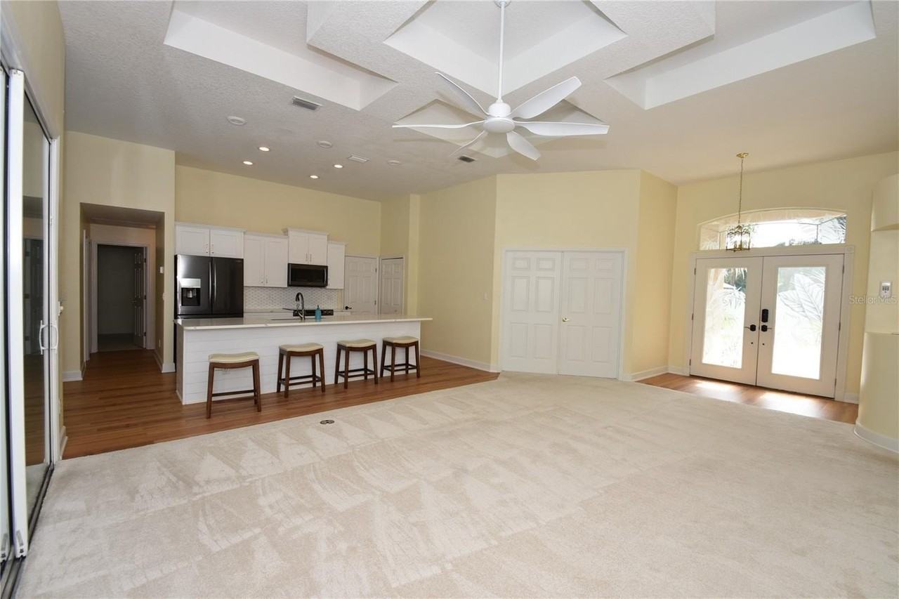 1216 Hampstead Ln - Photo 5 of 38