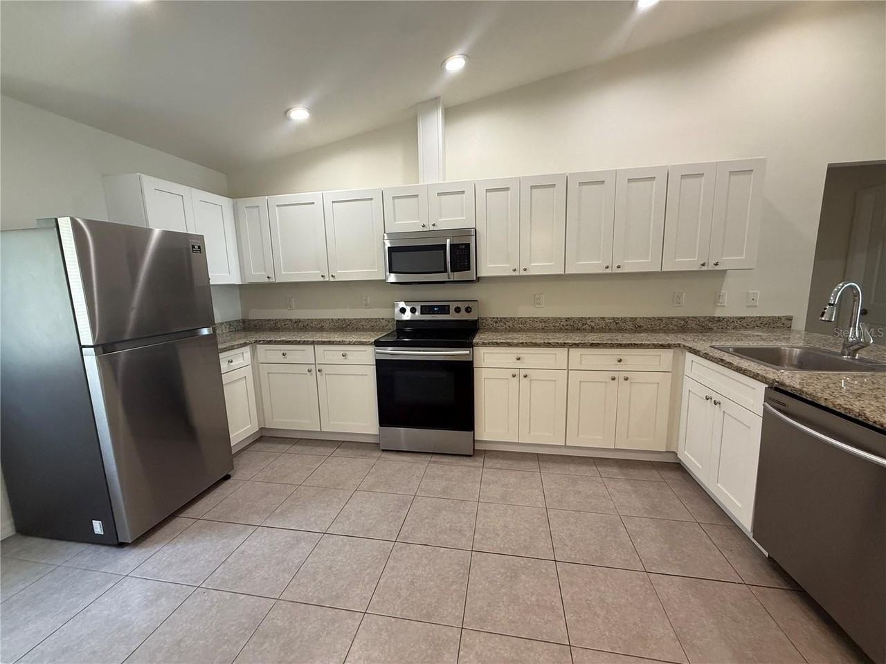 350 W Court St #A - Photo 5 of 13