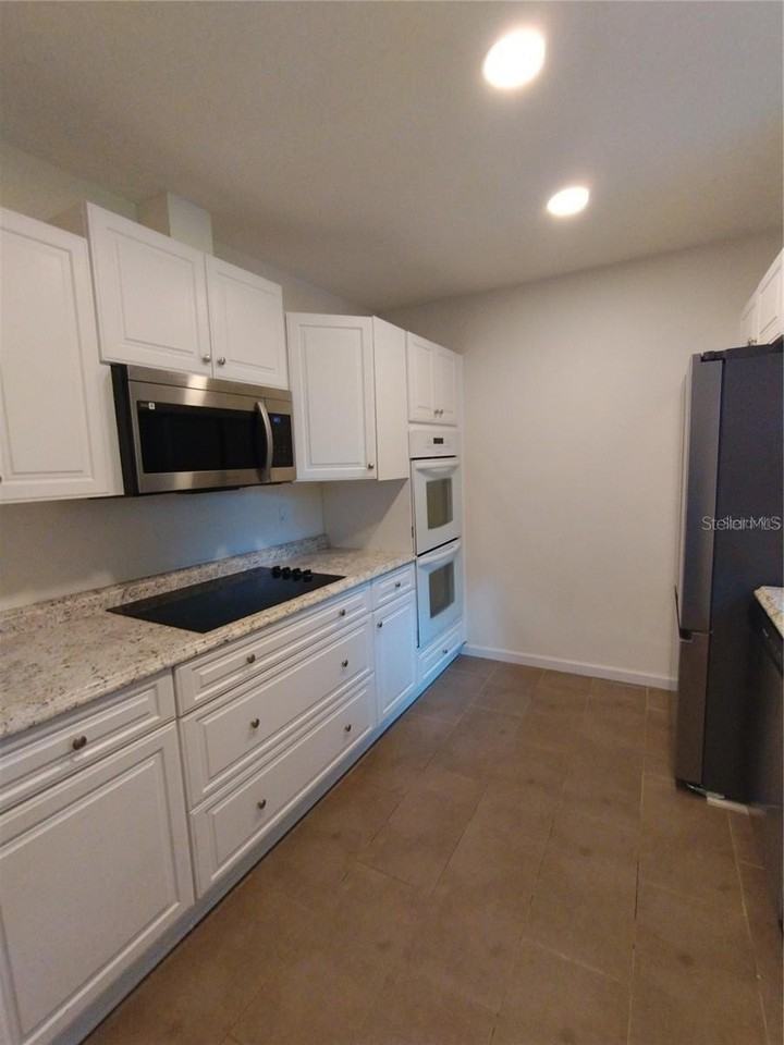 100 S Stone St #A - Photo 6 of 15