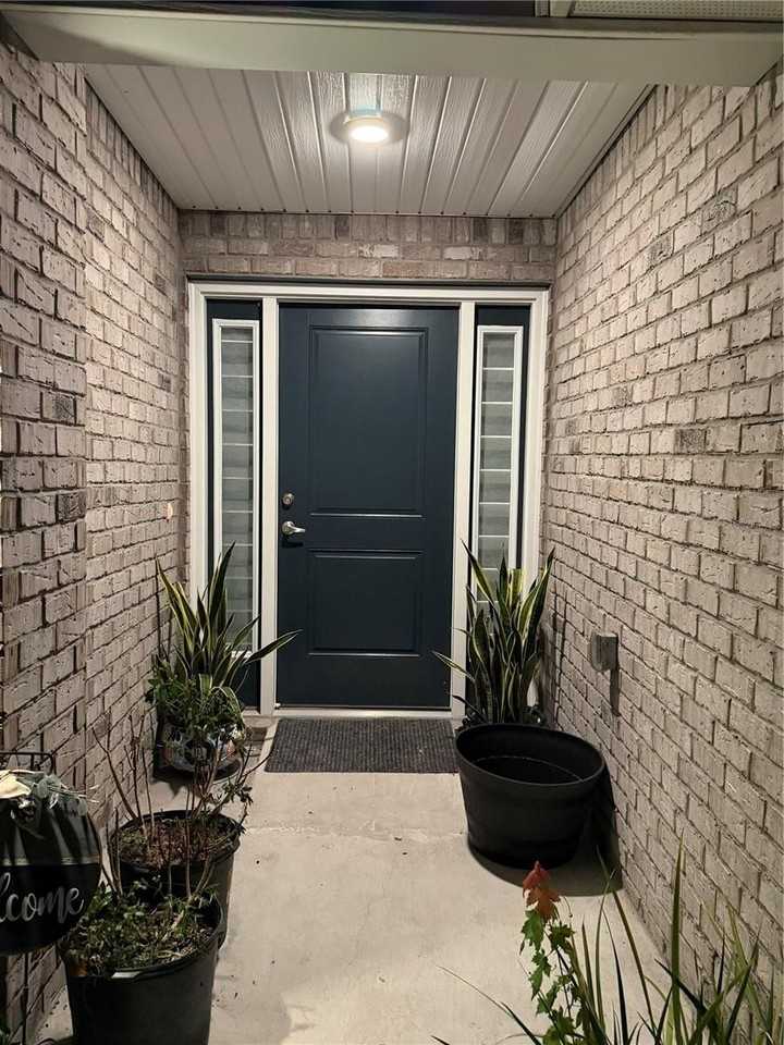 93 Royal Oak Dr - Photo 5 of 33