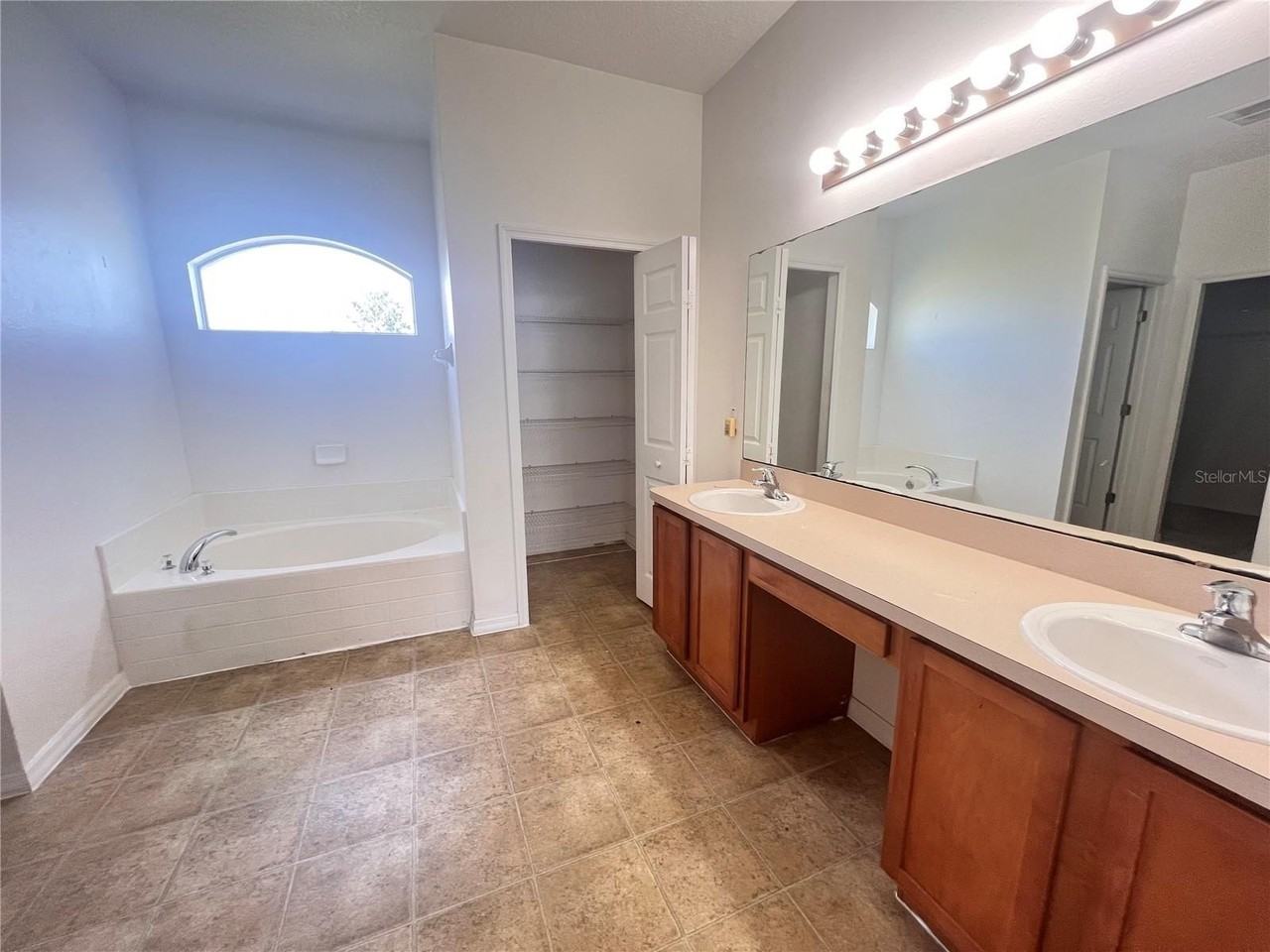 41 Louisiana Dr - Photo 4 of 11
