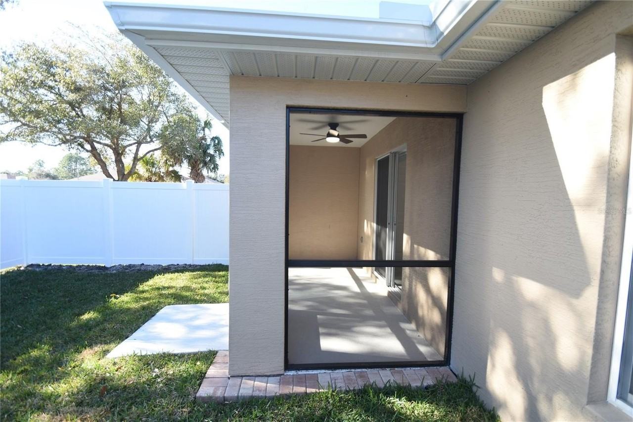11 Buttonwood Ln #A - Photo 3 of 36