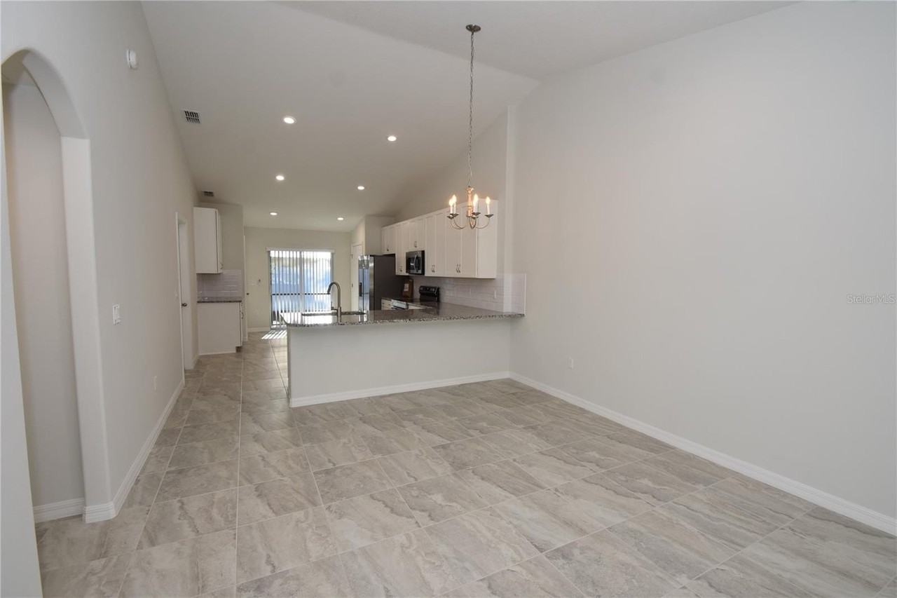 11 Buttonwood Ln #A - Photo 4 of 36