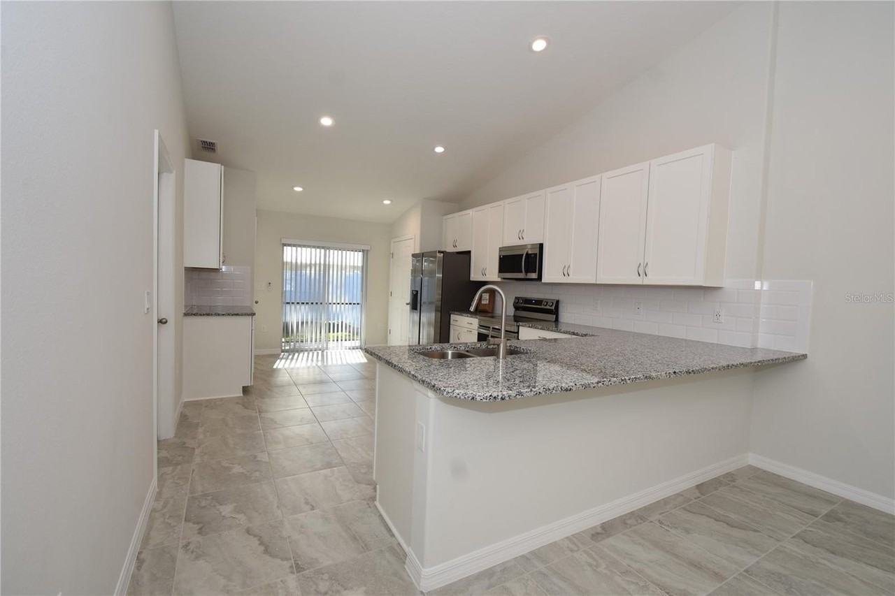 11 Buttonwood Ln #A - Photo 5 of 36