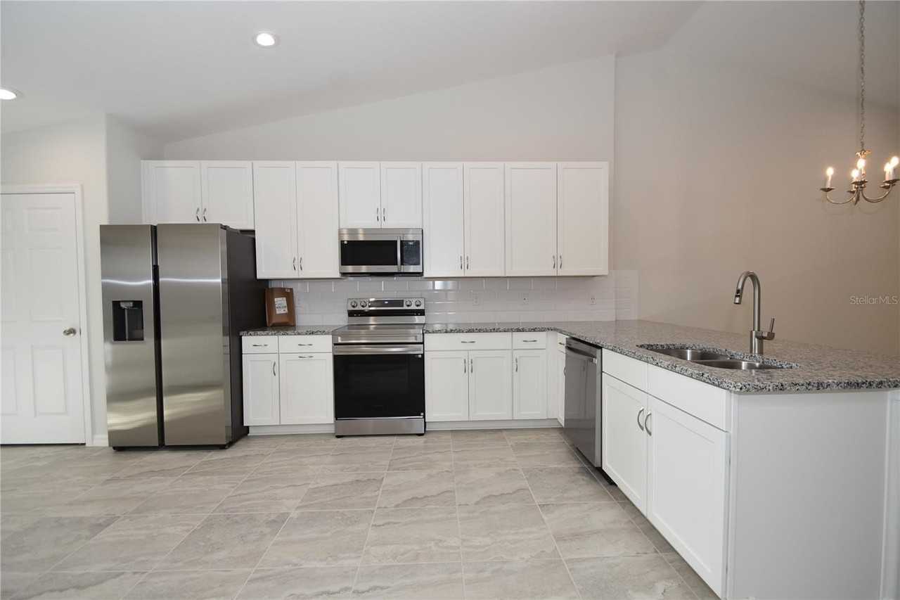 11 Buttonwood Ln #A - Photo 6 of 36