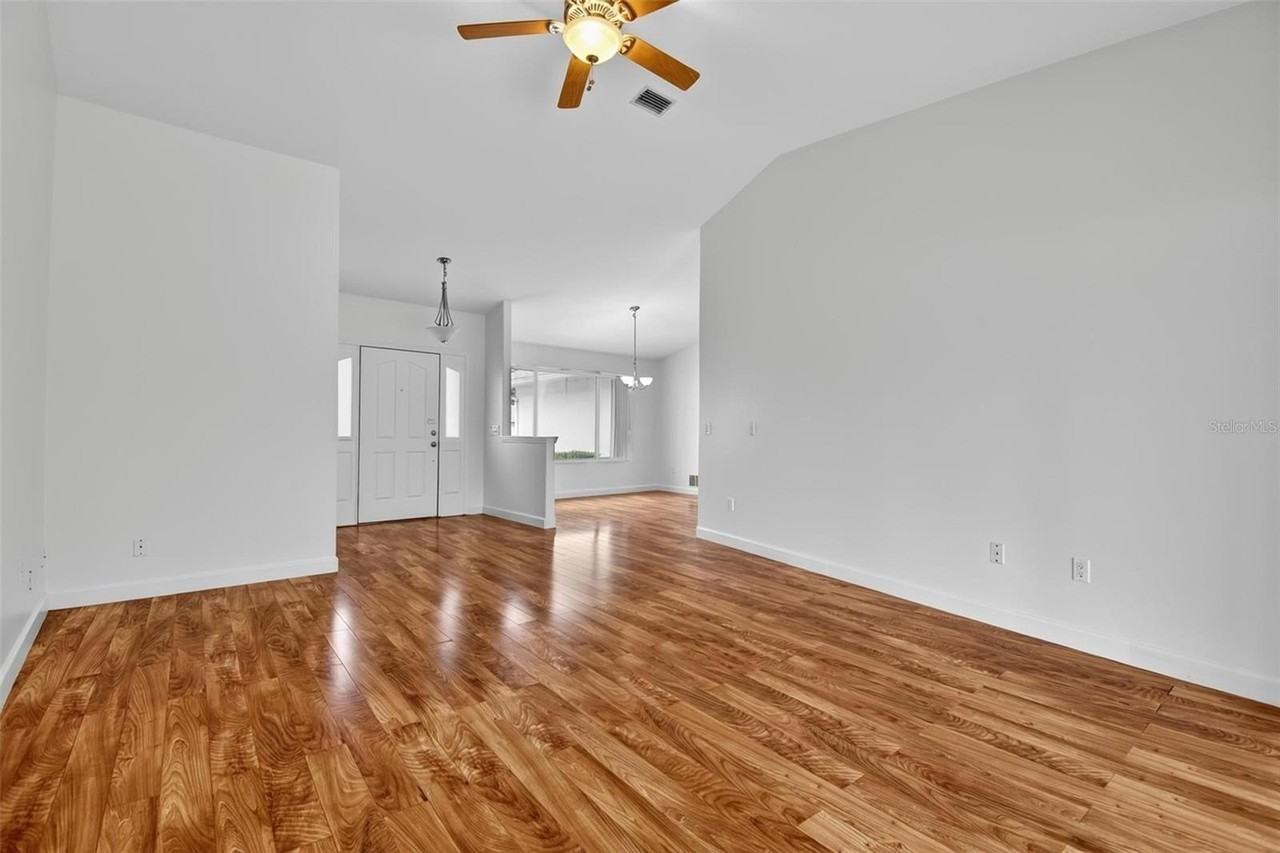 231 Wellington Dr - Photo 4 of 49